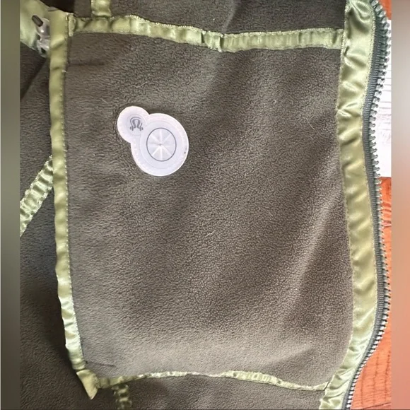 Lululemon Rain Coat - Picture 4 of 4